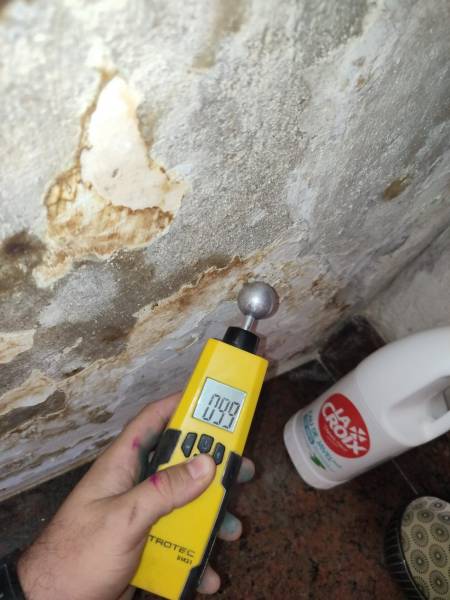 relevé d'humidité sur une zone sinistrée